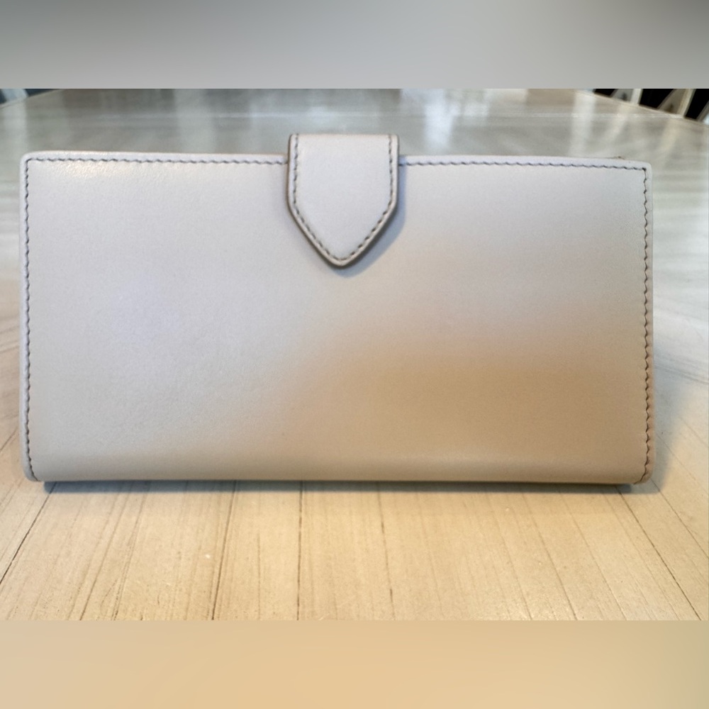 Authentic Salvatore Ferragamo Gancini Continental Leather Wallet - New in Box - Picture 5 of 16